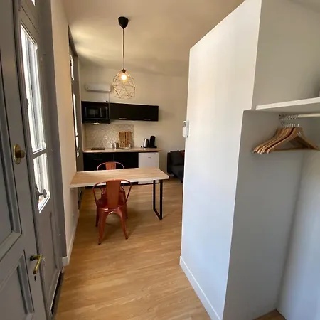 V2 Avec Balcon, Plein Centre - 5 Min Golfech