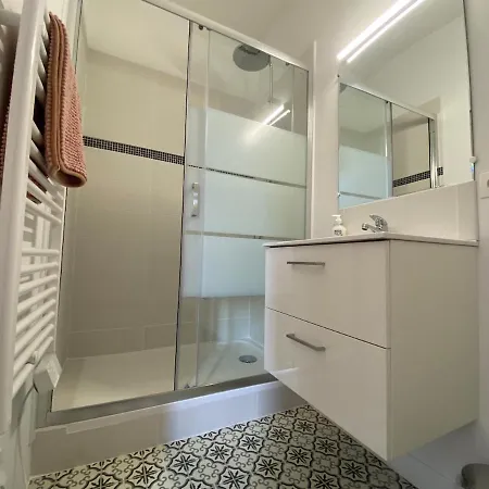 V2 Avec Balcon, Plein Centre - 5 Min Golfech *