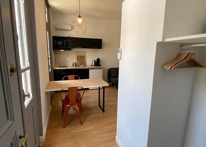 V2 Avec Balcon, Plein Centre - 5 Min Golfech