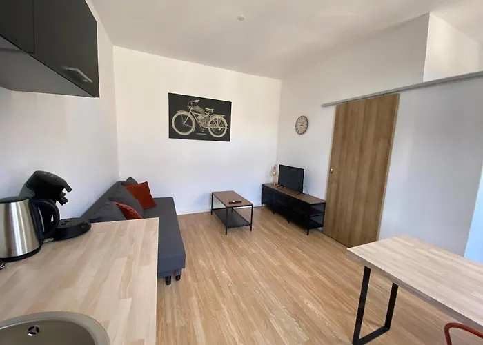 V2 Avec Balcon, Plein Centre - 5 Min Golfech 아파트 *