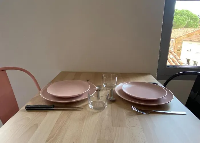 V2 Avec Balcon, Plein Centre - 5 Min Golfech *