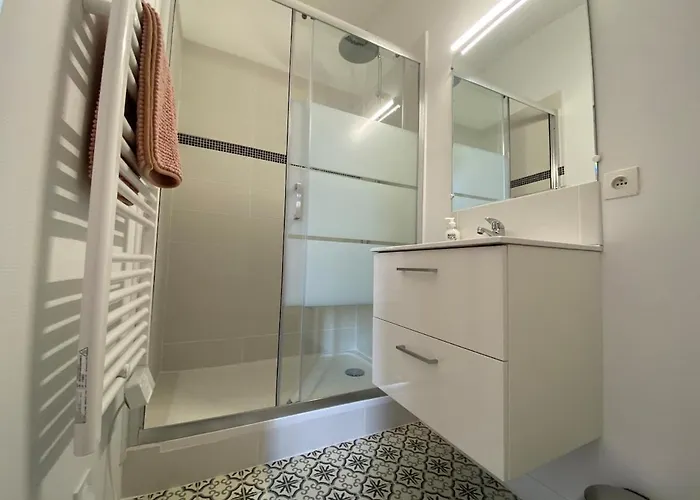 V2 Avec Balcon, Plein Centre - 5 Min Golfech *