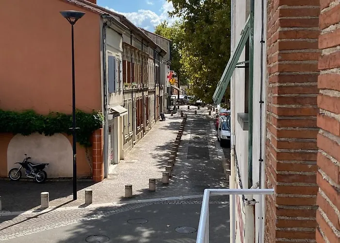 V2 Avec Balcon, Plein Centre - 5 Min Golfech